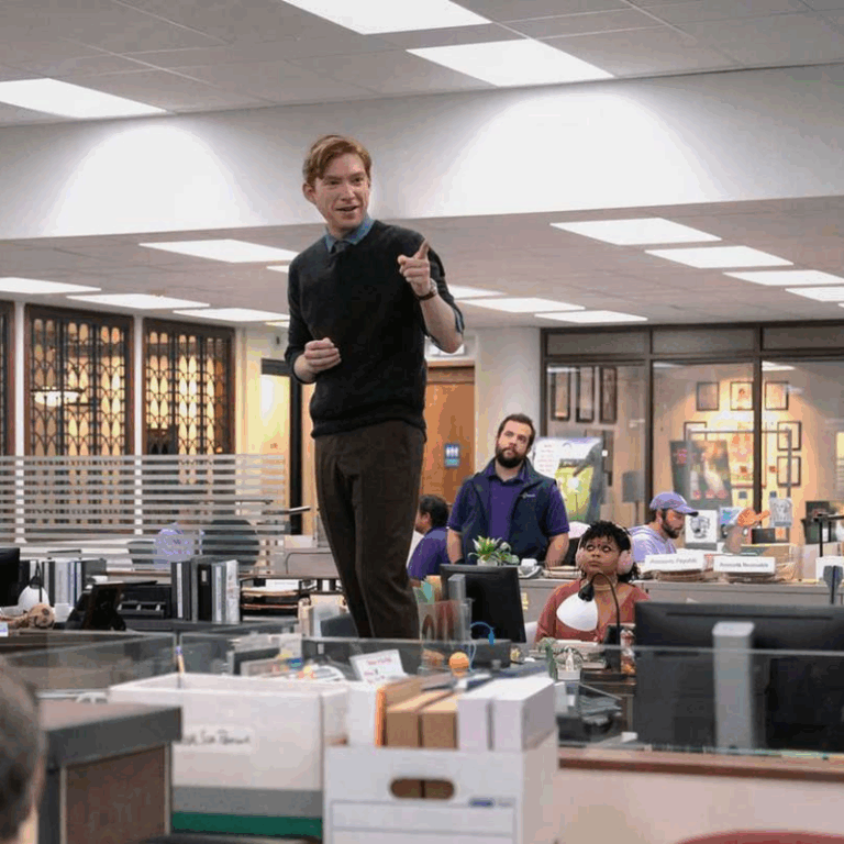 Domhnall Gleeson in THE PAPER